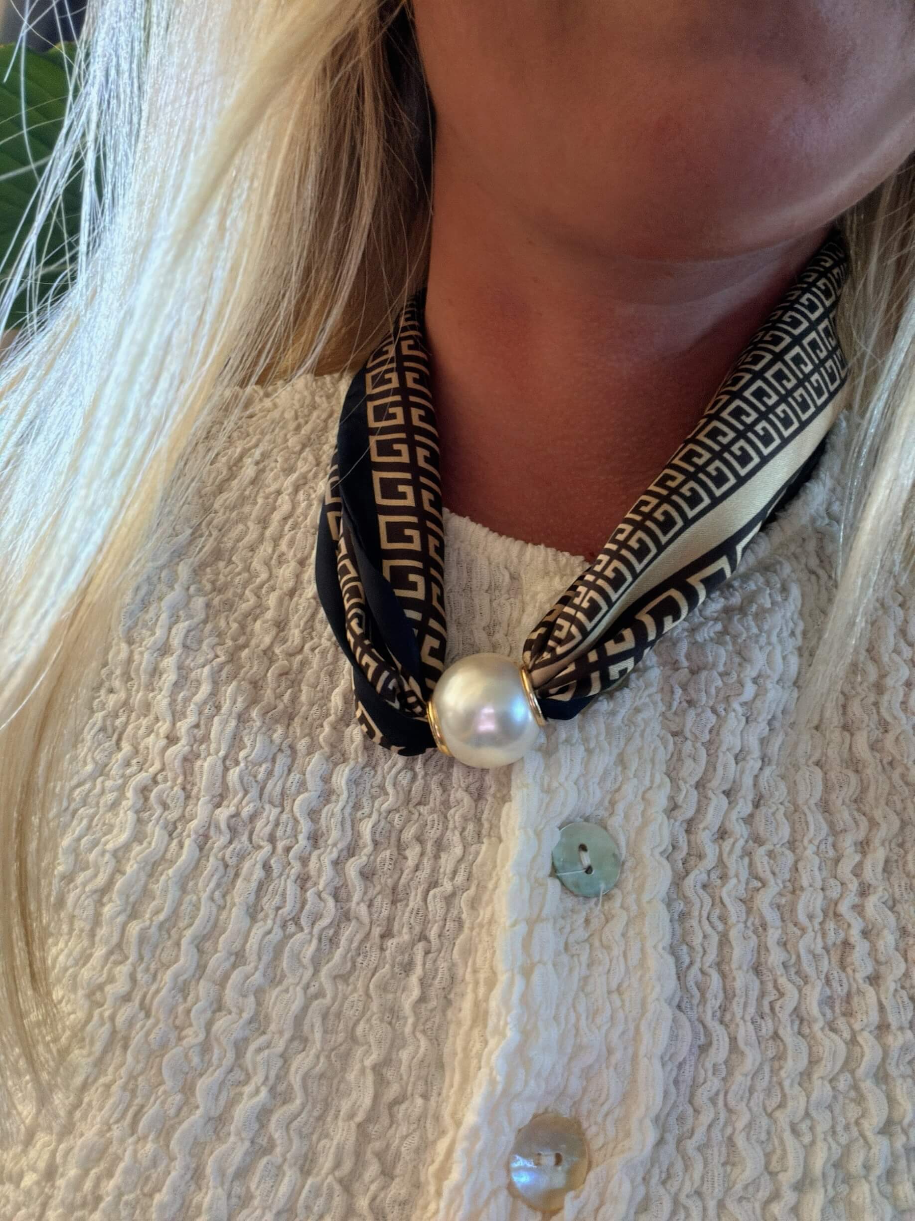 Pearl twist scarf