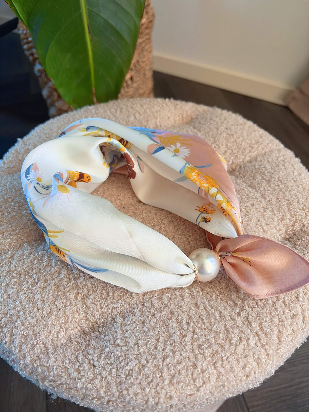 Pearl flow Scarf