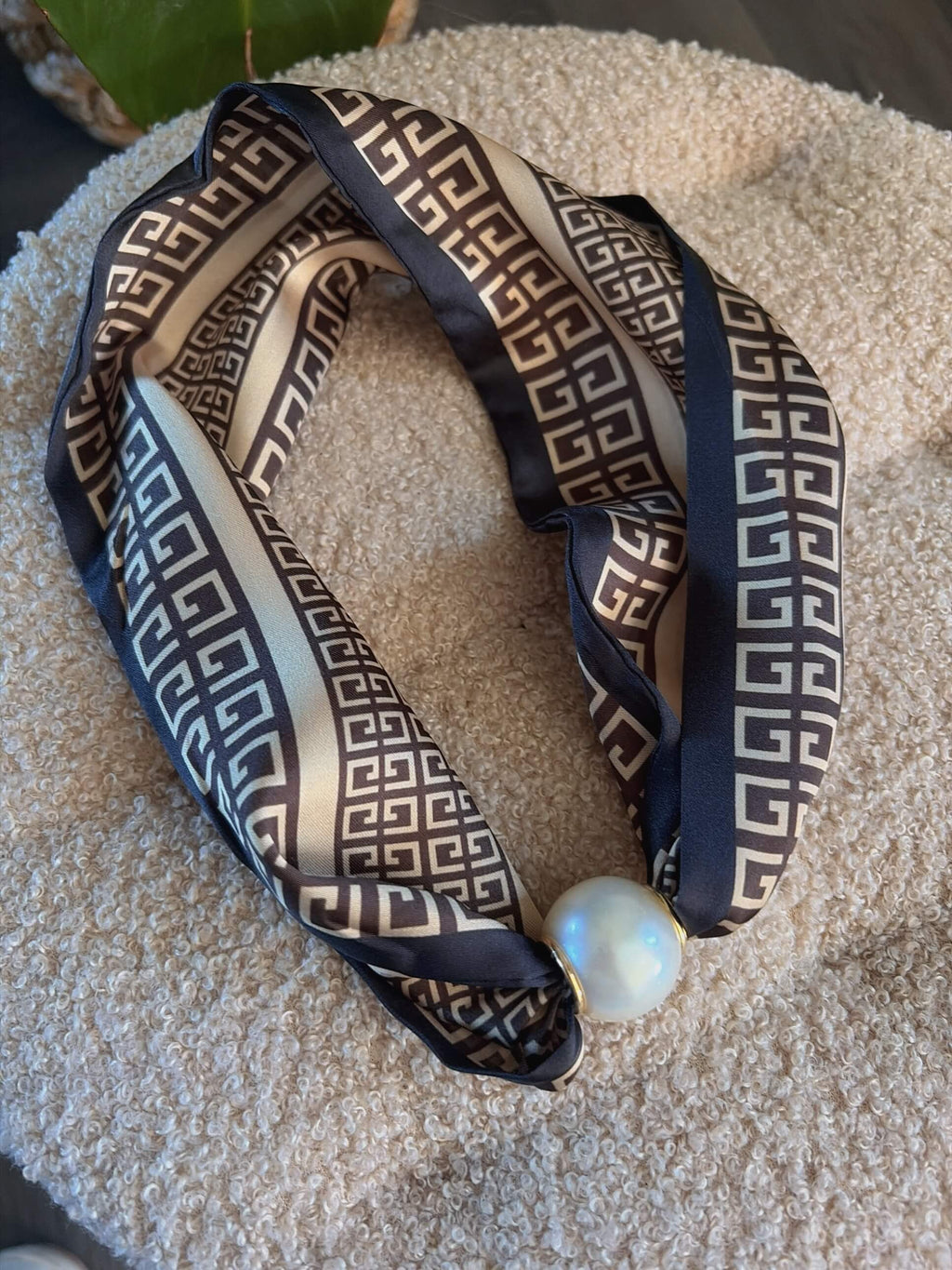 Pearl twist scarf