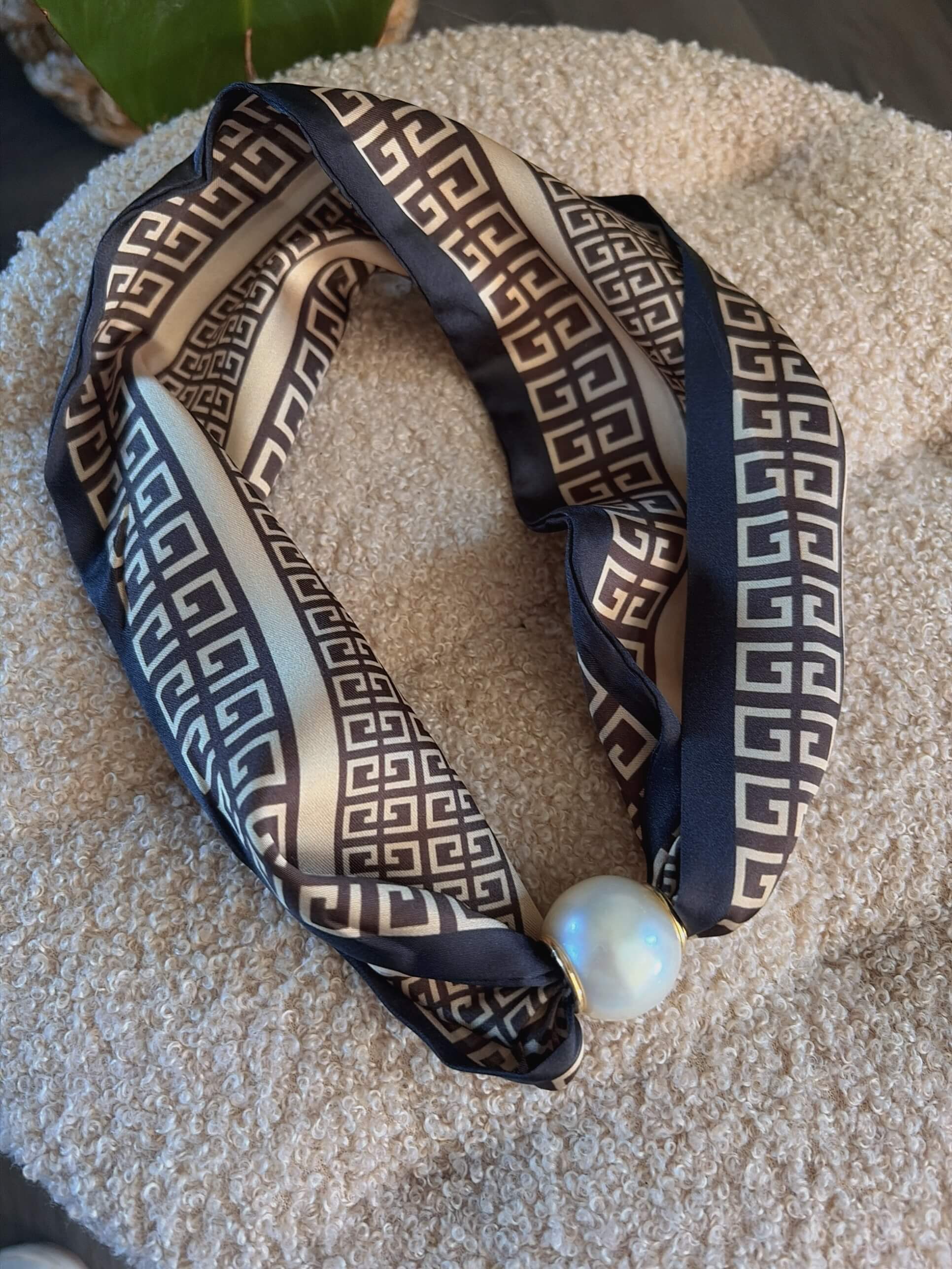 Pearl twist scarf