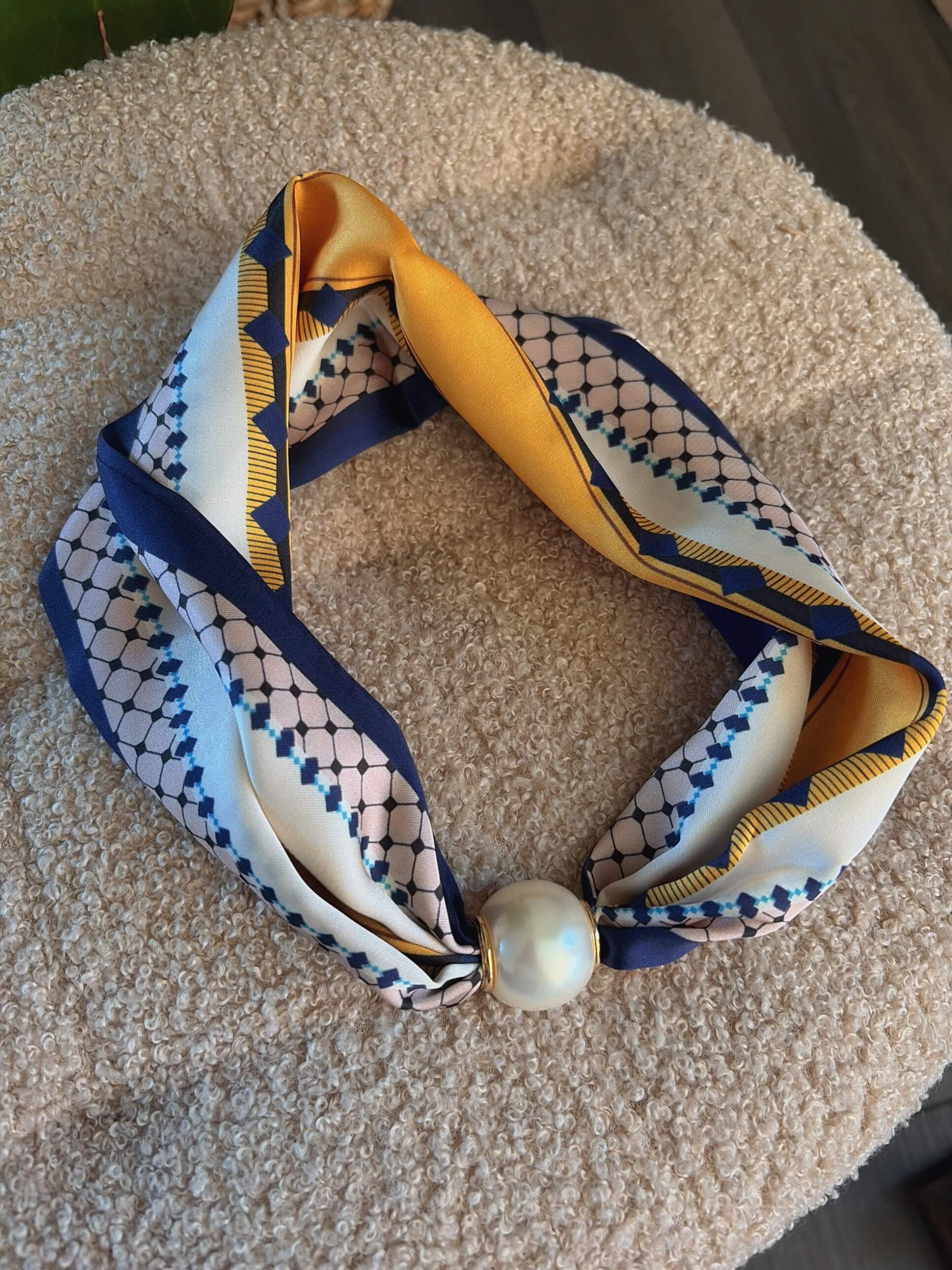 Pearl twist scarf