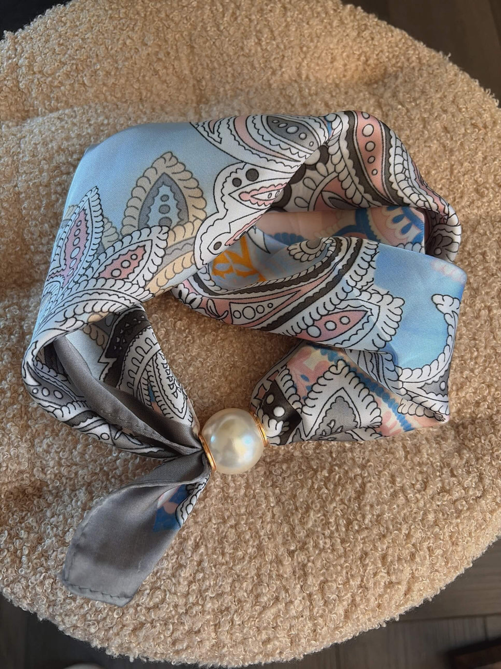 Pearl flow Scarf