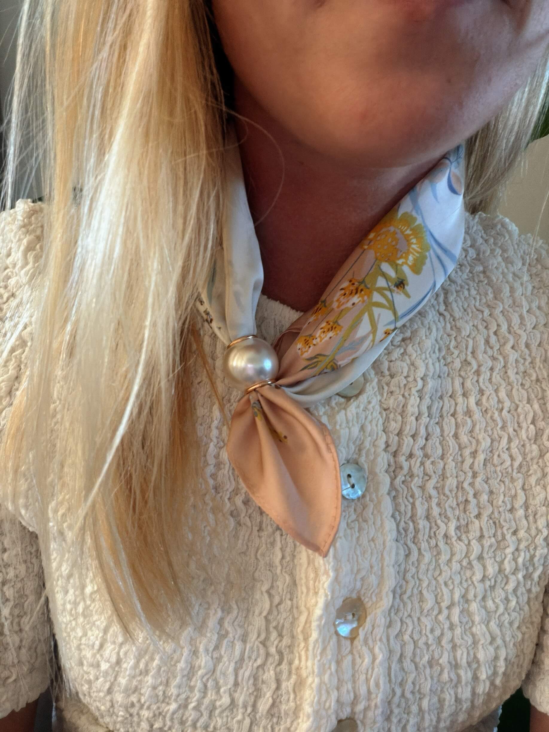 Pearl flow Scarf
