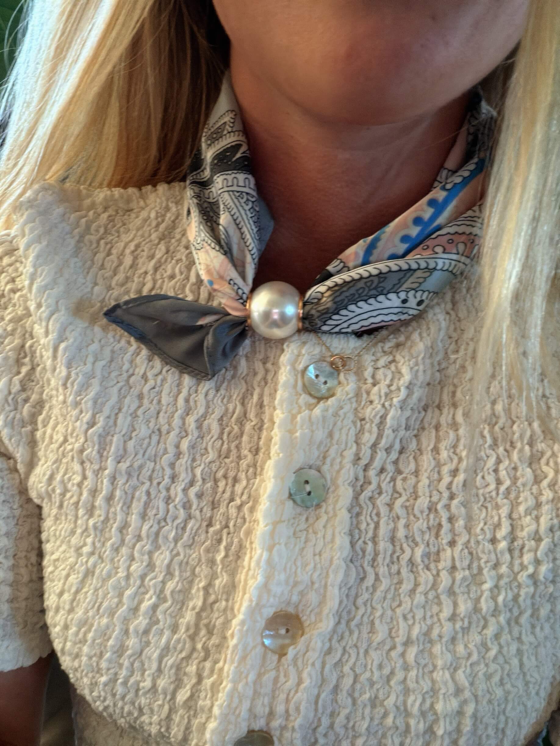 Pearl flow Scarf